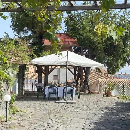 Le Corti Dell'etna לינה וארוחת בוקר 3*